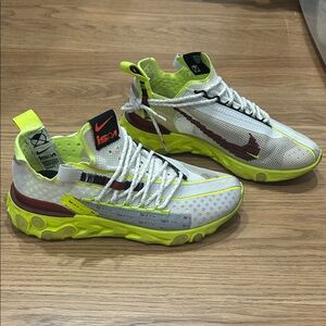 nike 2019 platinum volt runner